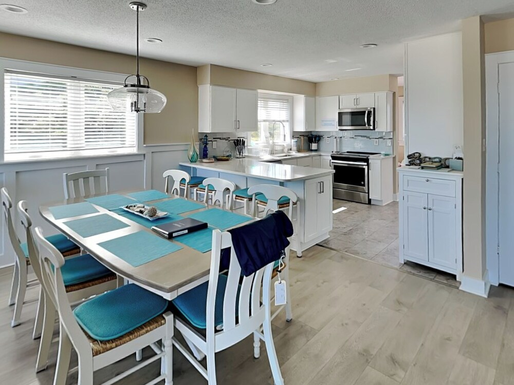 Beach Coma by Topsail Realty