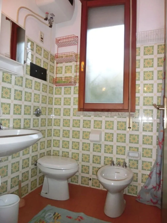 Adorable gardened 650m from the beach