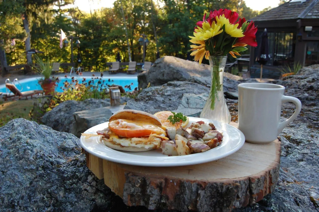 Summit Lodge