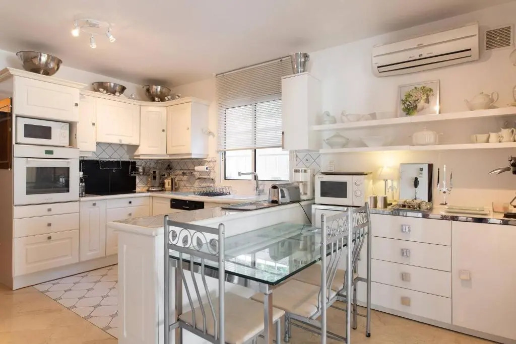 Juan Les Pins Near Cannes Beaches 18-20 Guests