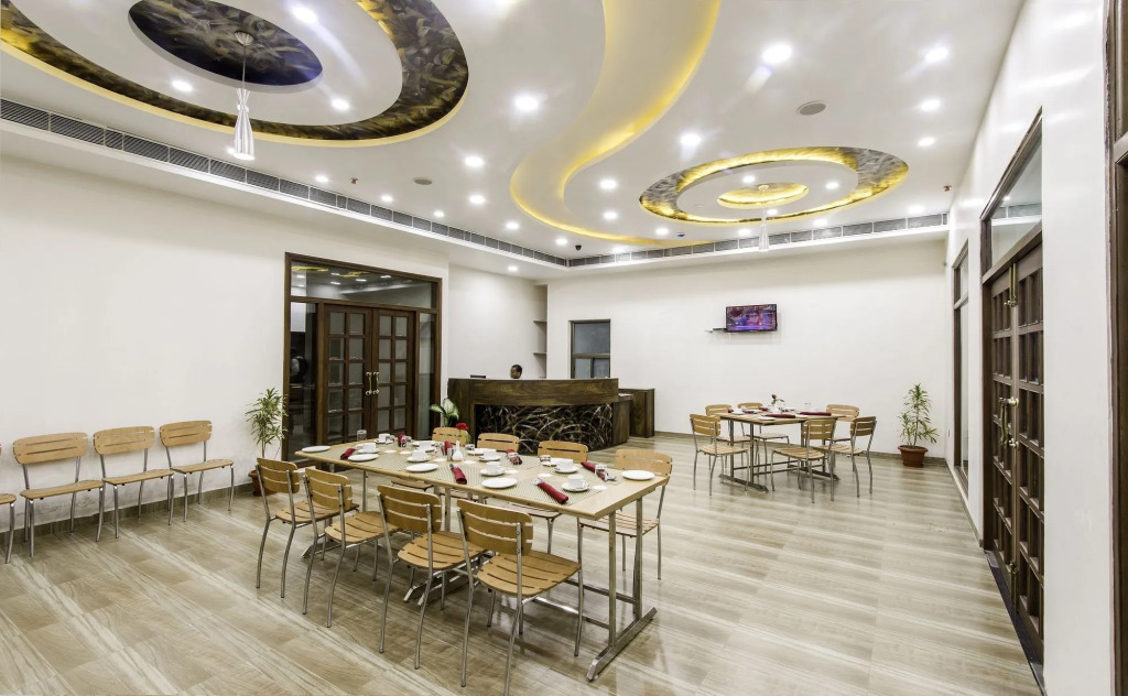 Hotel Yash Regency