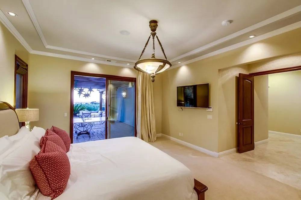Tropical 5BR La Jolla Retreat by NamaStay