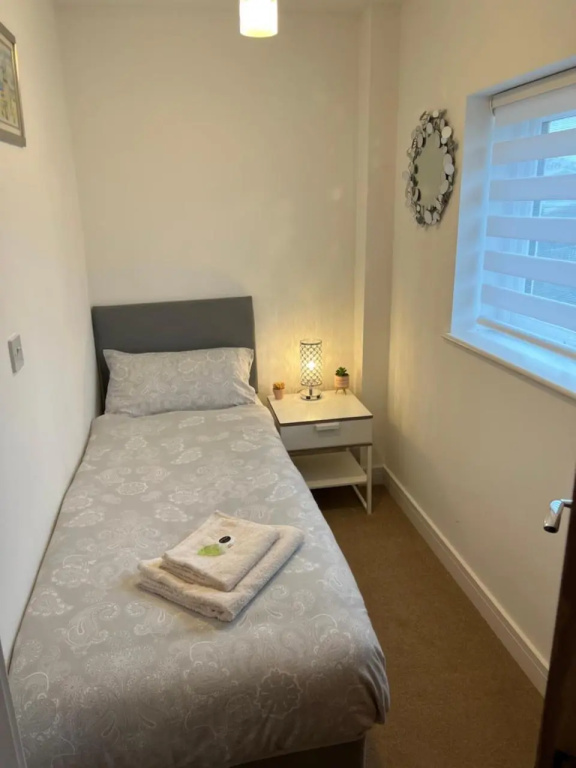 Comfy 2 bed house located at Wareham train station