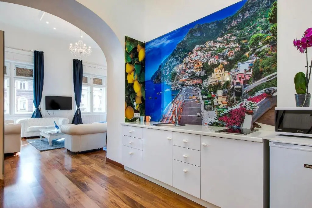 Royale Apartment