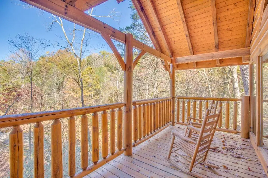 Secret Romance, 2 Bedrooms, Sleeps 8, Pool Table, Hot Tub, Arcade