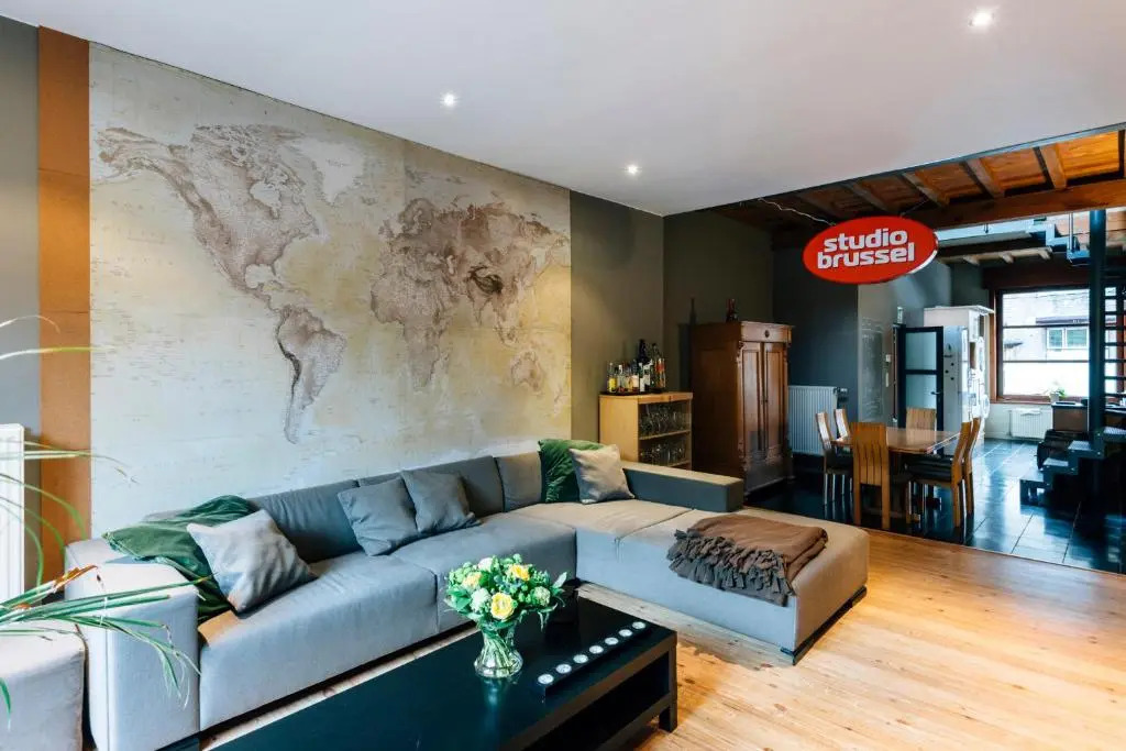 Spacious Design Home with Garden near Centre