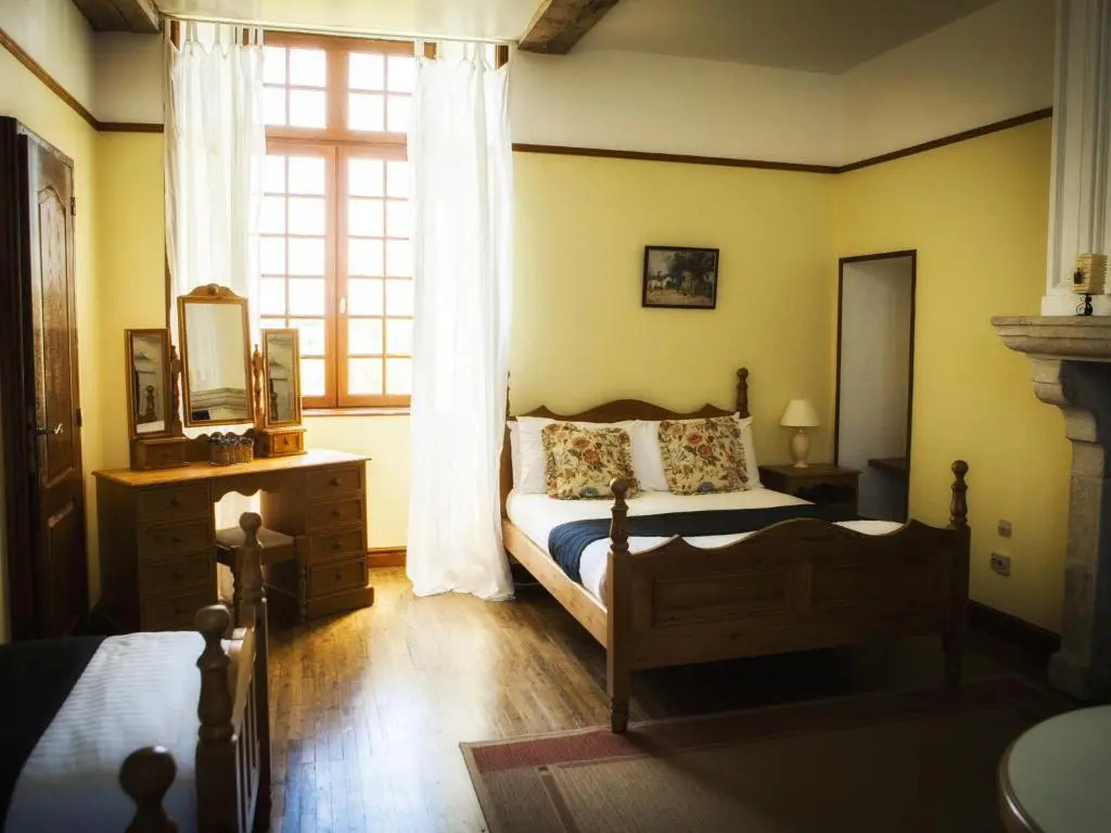 Charming Courtyard cottage 25kms Puy du Fou