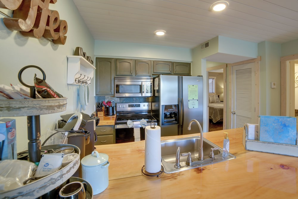Unwind Fireside: Ozark Mtn Condo w/ Resort Perks!