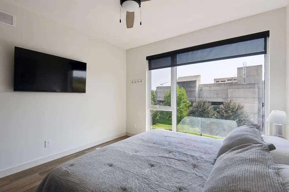 New Modern Townhome With Rooftop Patio 2 Bedroom Townhouse by RedAwning