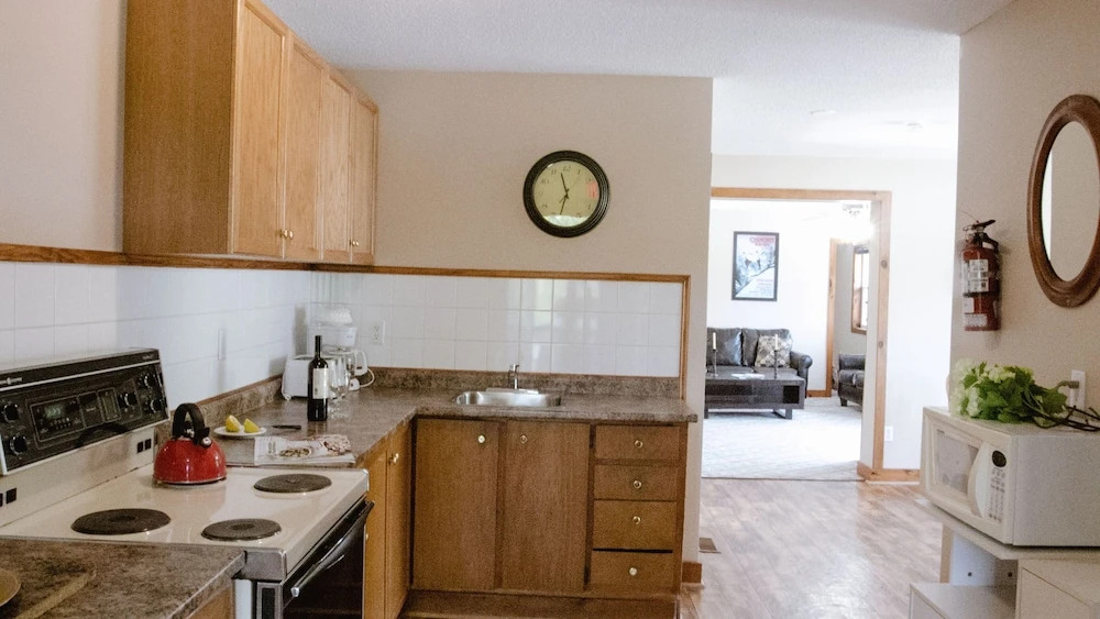 4 Bedroom Apartment near Blue Mountain Village, Private Beach Access, BBQ, Petfriendly