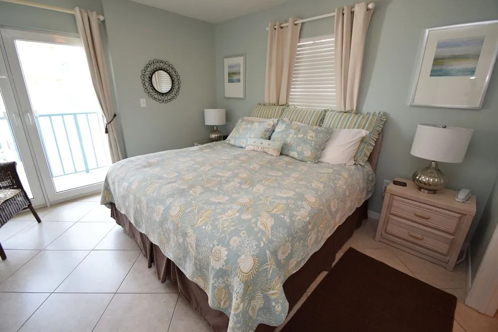 Surf Side Shores 2706 by RedAwning
