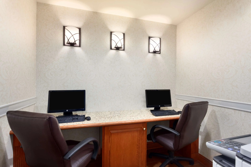 Country Inn & Suites by Radisson, Buffalo South I-90, NY