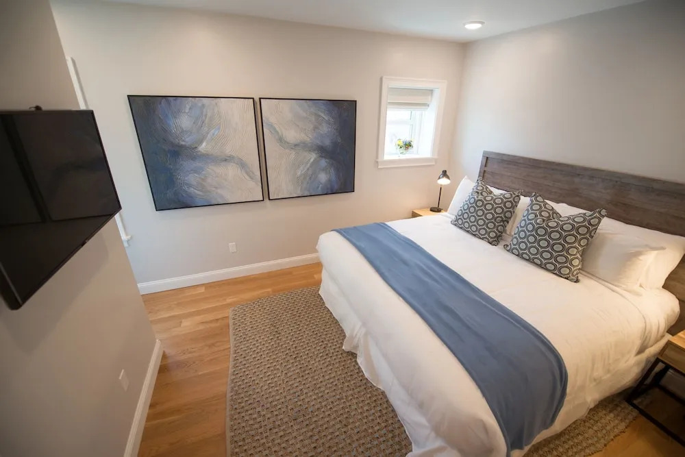 The Newport Lofts - 364 Thames Street