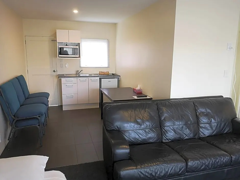 Twin Coast Adventures Motel & Cycle Hire