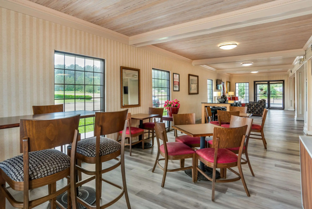 Econo Lodge Inn & Suites Philadelphia MS