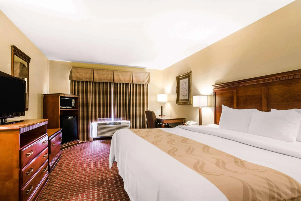 Quality Inn & Suites Carthage near Precious Moments Chapel