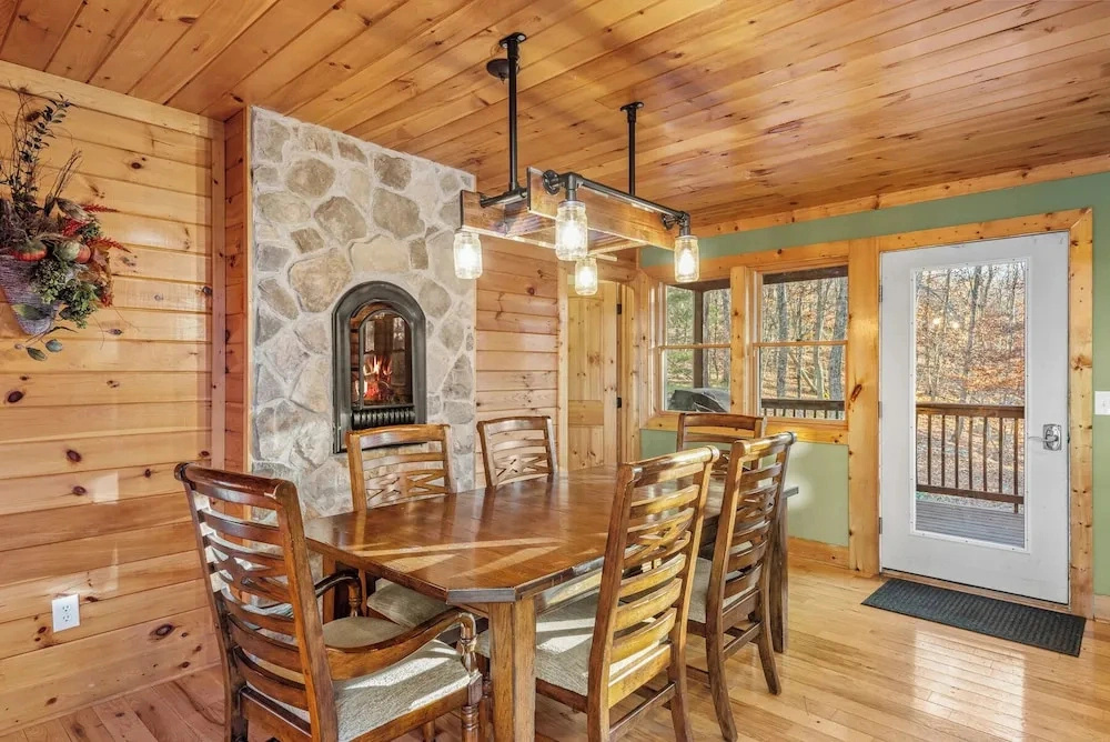 Beech Mountain Breeze - Views, pet Friendly, hot Tub, Sleeps 14