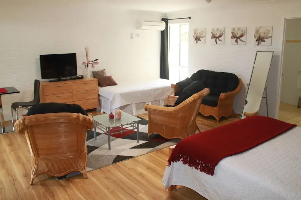 Salamander Beach Accommodation Adults Only