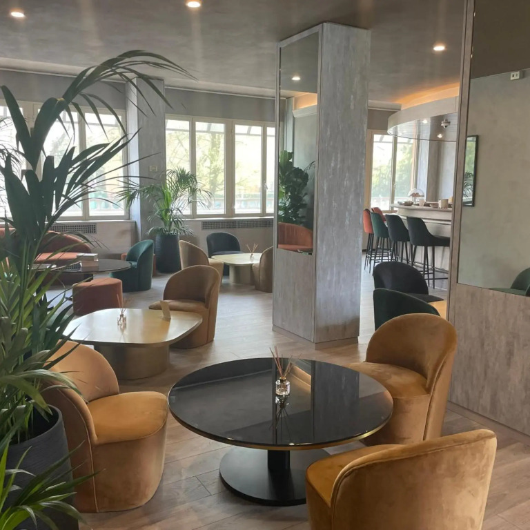 Hotel Embassy
