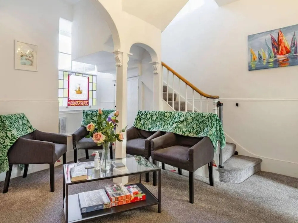 Lovely Villa 1 King 1 Double Sofa 4 Single Beds