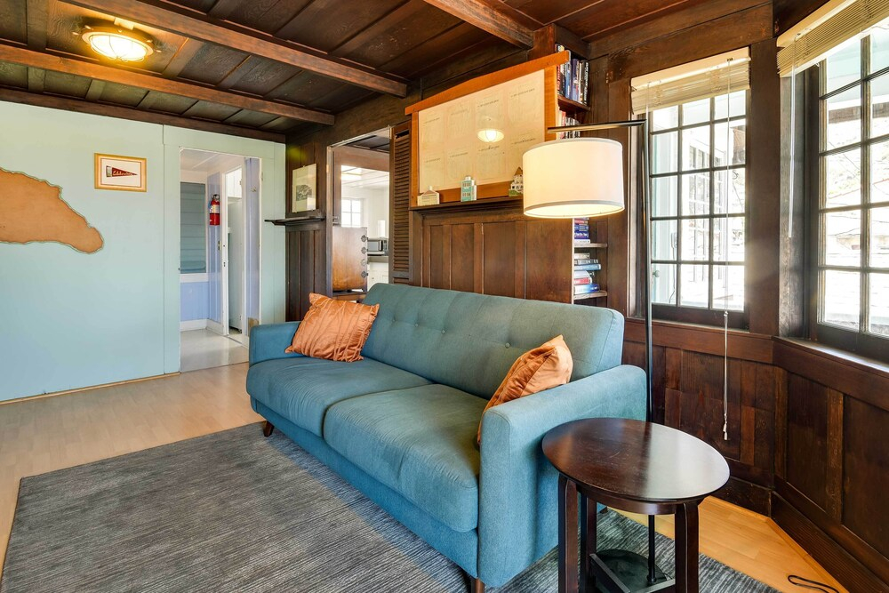 Walk to Beach: Catalina Gem w/ Deck!