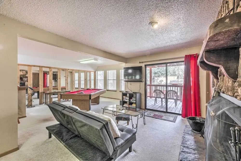 Ruidoso Condo w/ Private Hot Tub ~ 1 Mi to Dtwn!