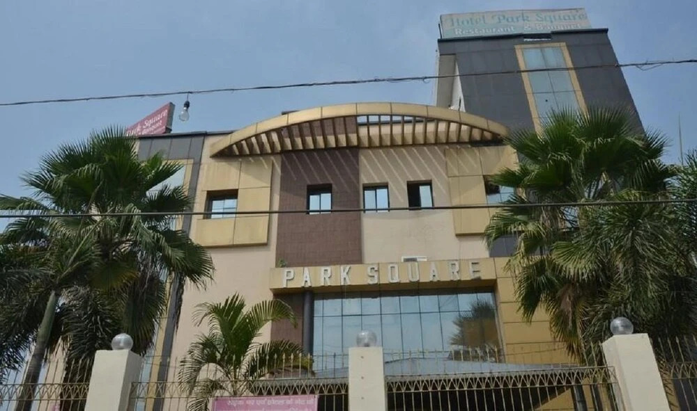 Park Square Hotel And Banquet