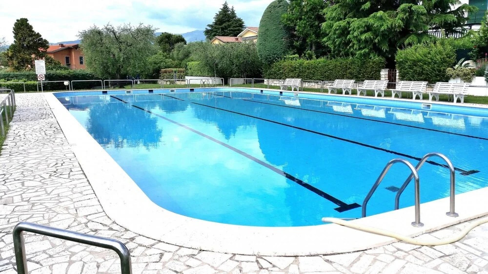 Villa Lisi - Sleeps 8 Private Garden in Residence With Pool in Bardolino