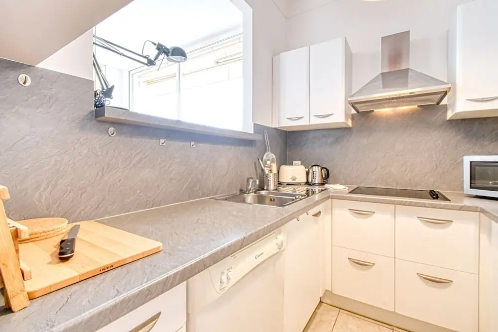 Bright and Beautiful Apartment, 10 Mins From Palais & Croisette