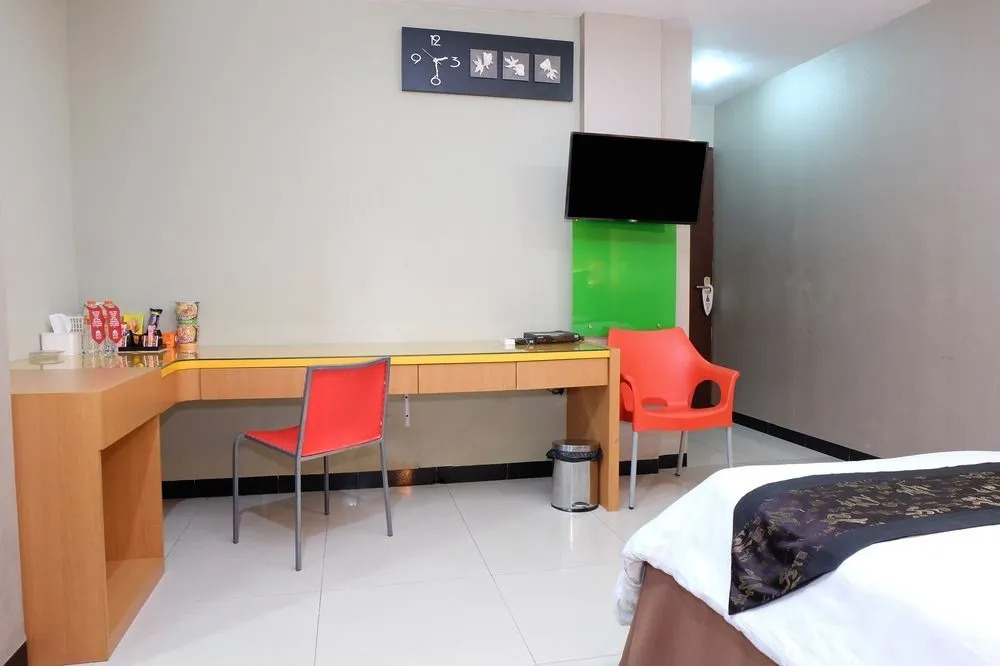 ZEN Rooms Basic D Rainbow near Royal Plaza