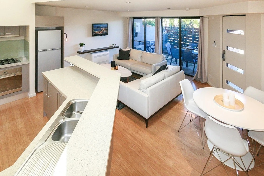 Khione 6 - Modern 2 bedroom Townhouse
