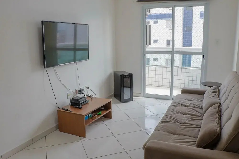 Apto com Wi-fi ar Cond e Garagem 100m da Praia
