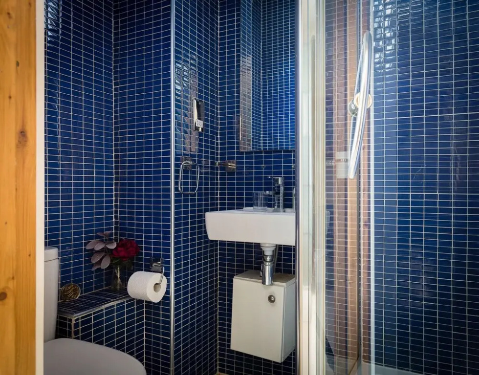 2-bed 2-bath in the Heart of London