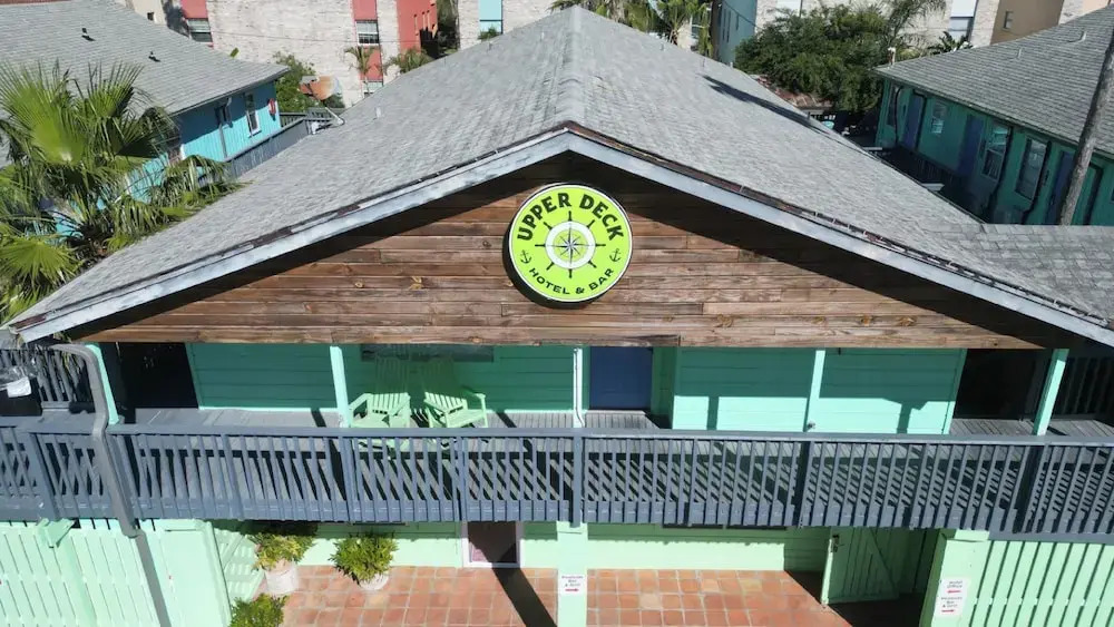 Upper Deck Hotel and Bar