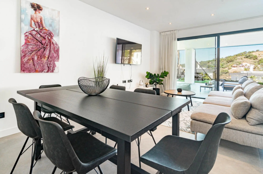 LAE7.BI- Apotel Estepona hills by roomservices