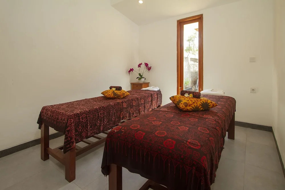 Tapa Bale Gede Nusa Lembongan