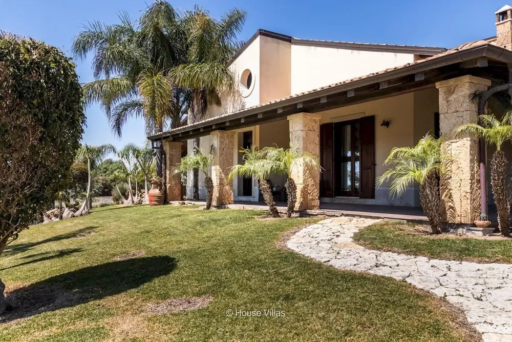Luxury Garden in Gallina