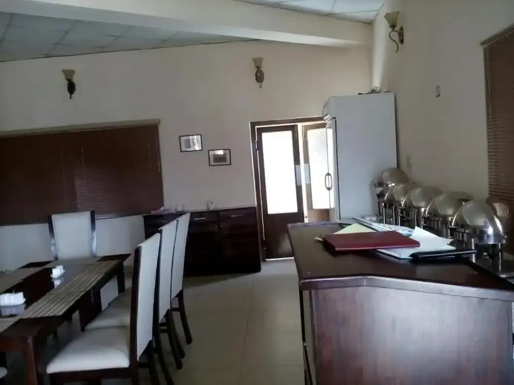 Lalazar Hotel