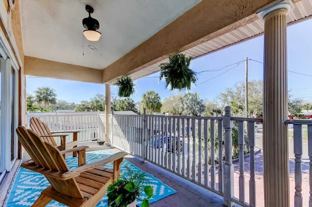 Simple Rooftop Gem 2 Blocks 2 Beach Pets Allowed