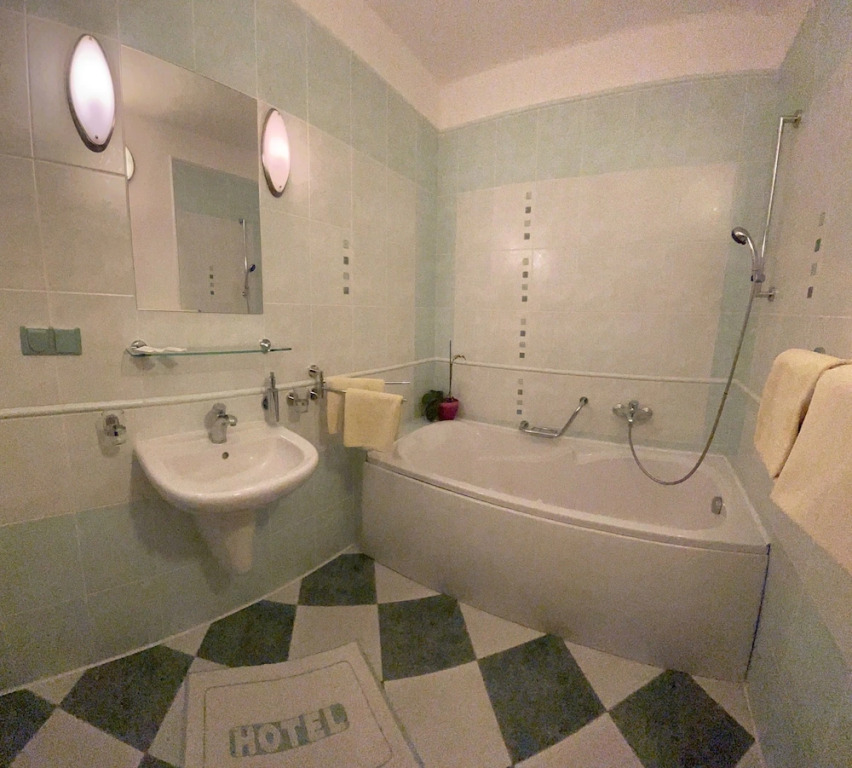 Hotel Ostrov Garni