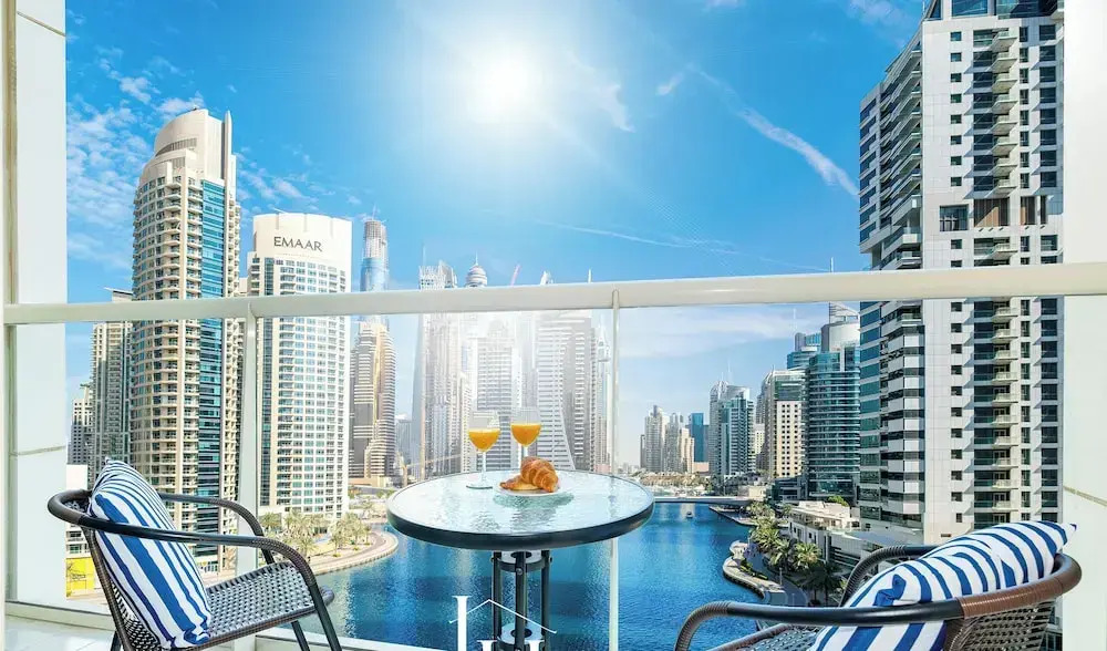 LUX  The Marina View Suite 1