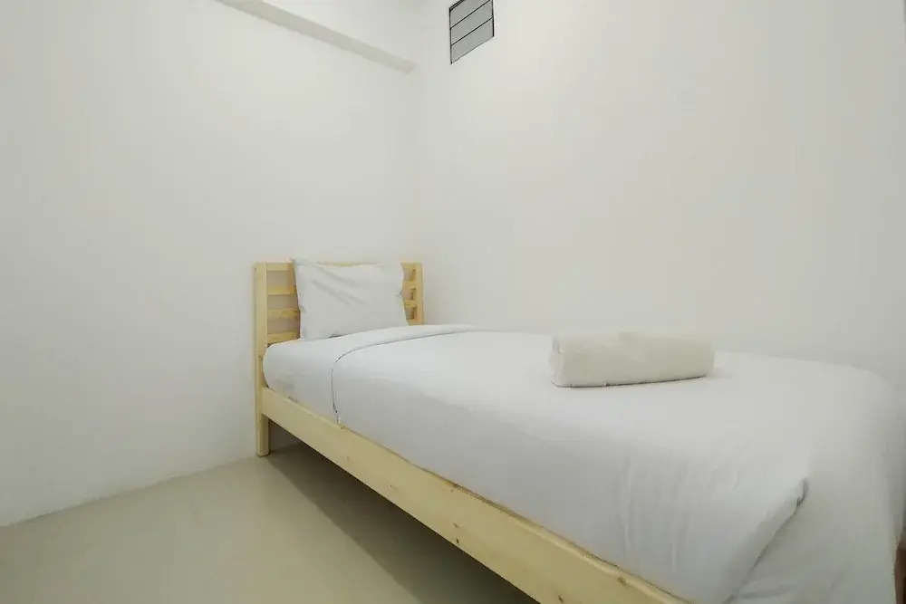 Cozy Living And Simply 2Br At Bassura City Apartment