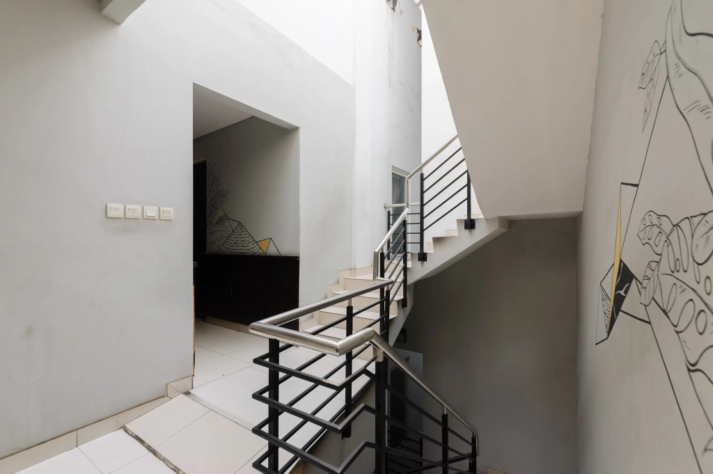 RedDoorz Plus near Grand Indonesia Jakarta