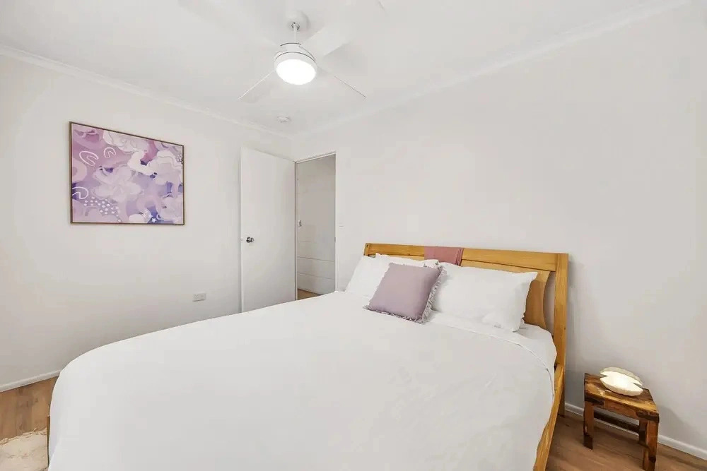 Family Home Near Cafes and Surf Beaches