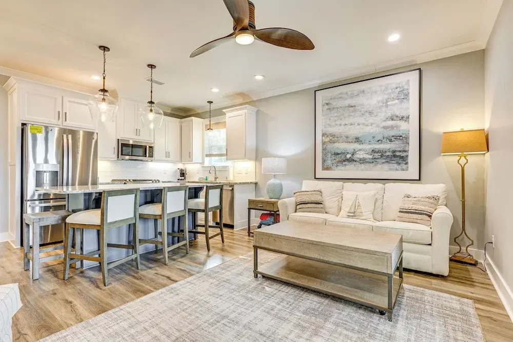 Waterfront Oasis in Dauphin Island - Shared Perks!