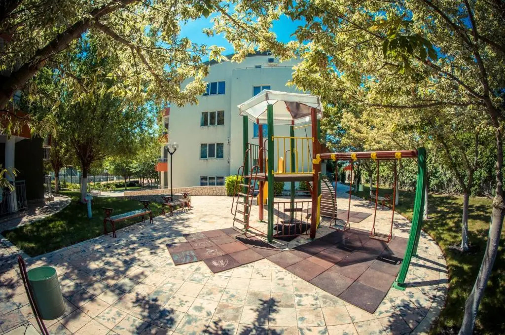 Green Fort Noks Apartments