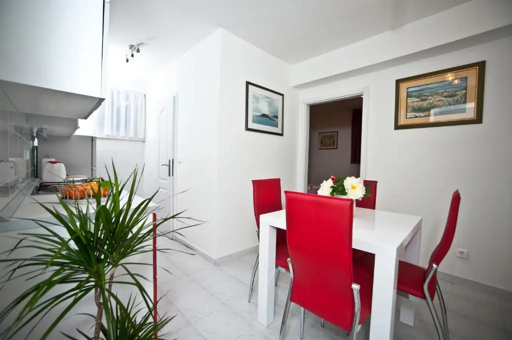 Apartment Lina near beach&Old town