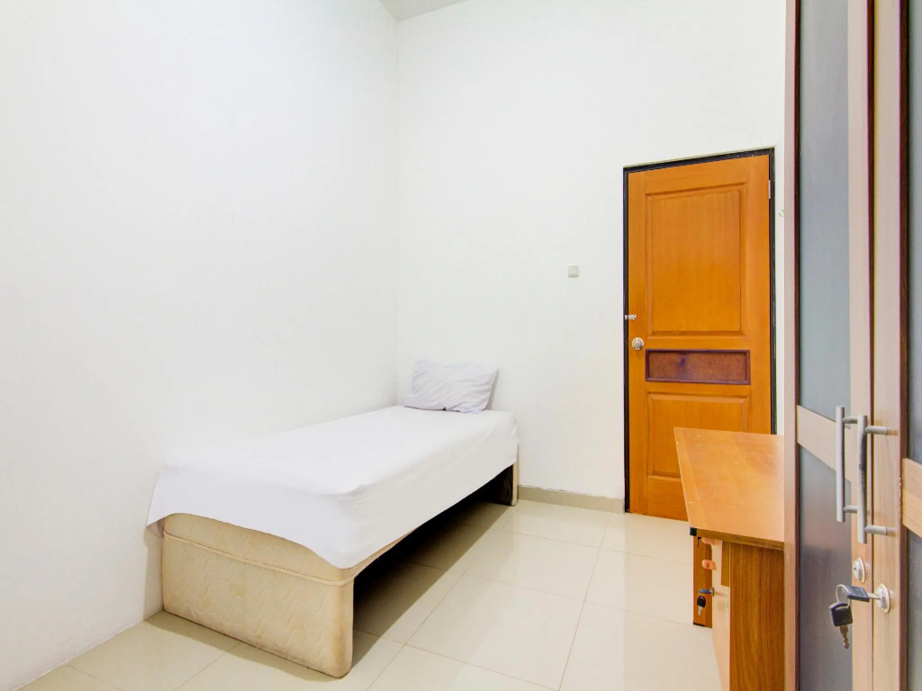 OYO Life 89990 Kost Waterfront 75 Sub