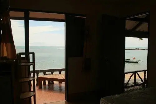 Jungle Hut Bungalows & Hotel