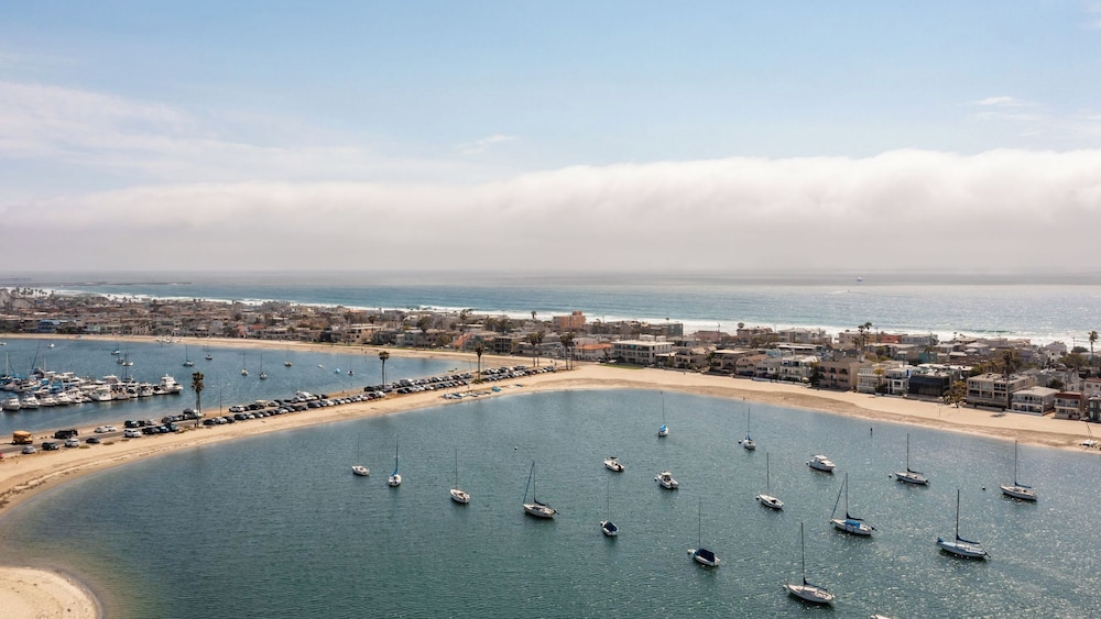 Bay View Buyout A by Avantstay Mission Beach Home on the Sand Sleeps 20